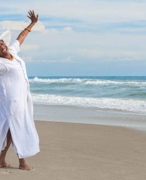 Tips Nyaman dan Aman Berkunjung ke PantaI