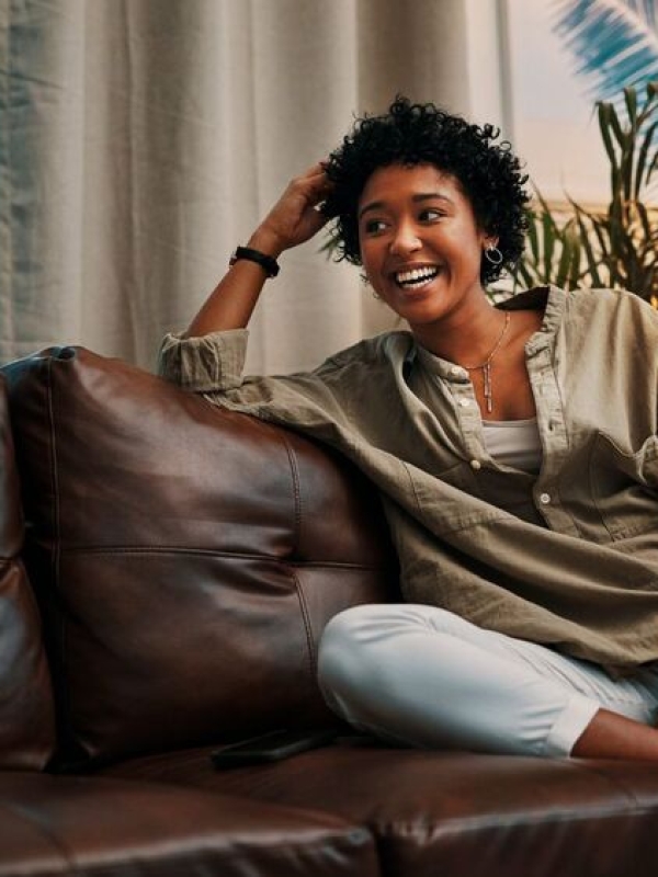 Membersihkan Sofa Berbahan Suede dan Trik Mencegah Kotor Kembali