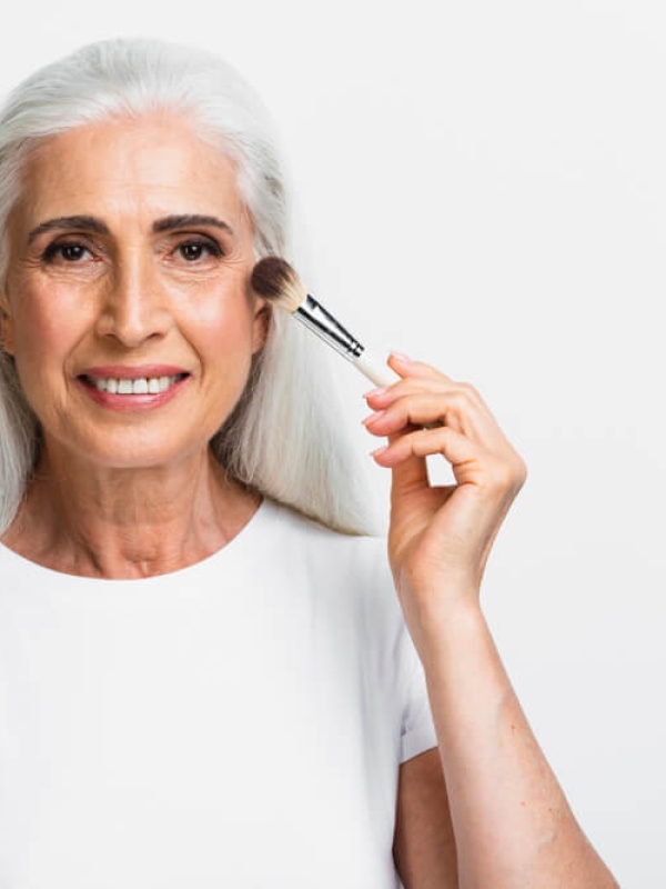 Tips Makeup Full Face untuk Wanita Platinum